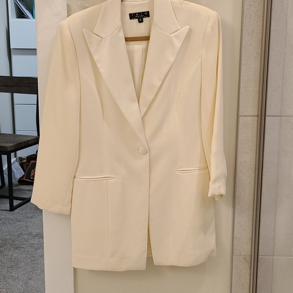 Butter yellow creame jacket w matching pants - Picture 3 of 4